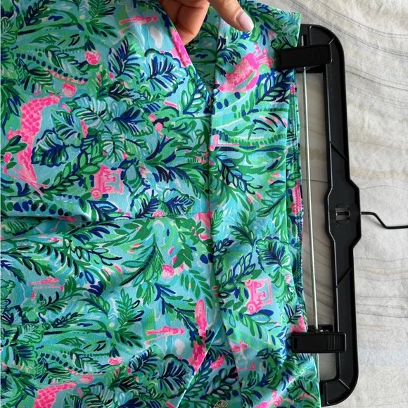 Lilly Pulitzer 28” Corso golf pants. - Picture 7 of 7